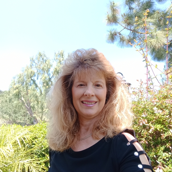 Meet your Posher, Jeanette - Picture 5 of 7